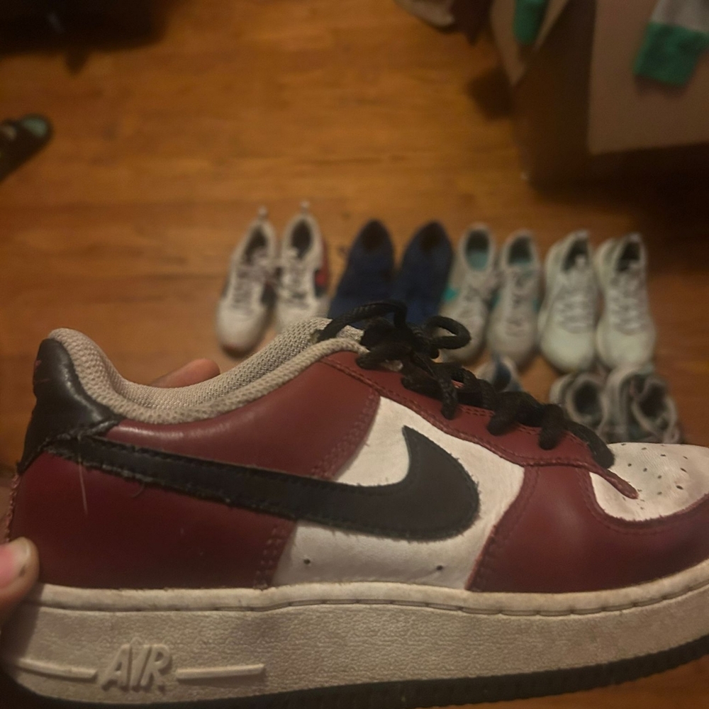 Used Mixed Athletic Shoes - Picture 3 of 7